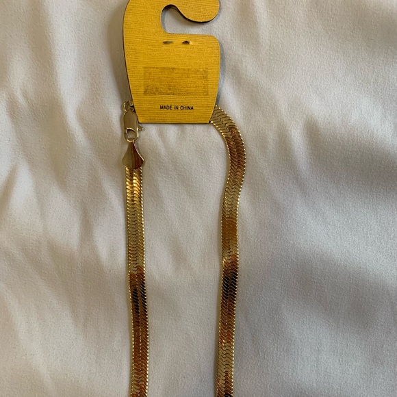 30” woman’s golden color necklace - Picture 4 of 7